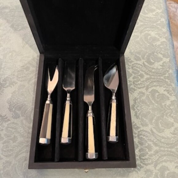 Black and White Bone Cheese Server Set - Picture 1 of 8